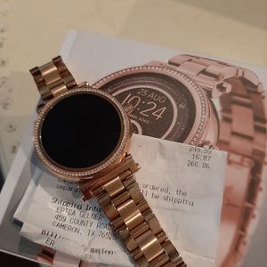 Michael kors smart watch Apple or Android compatib